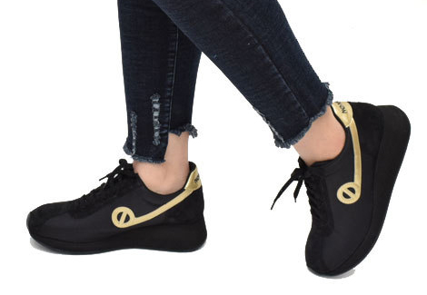 no name スニーカー